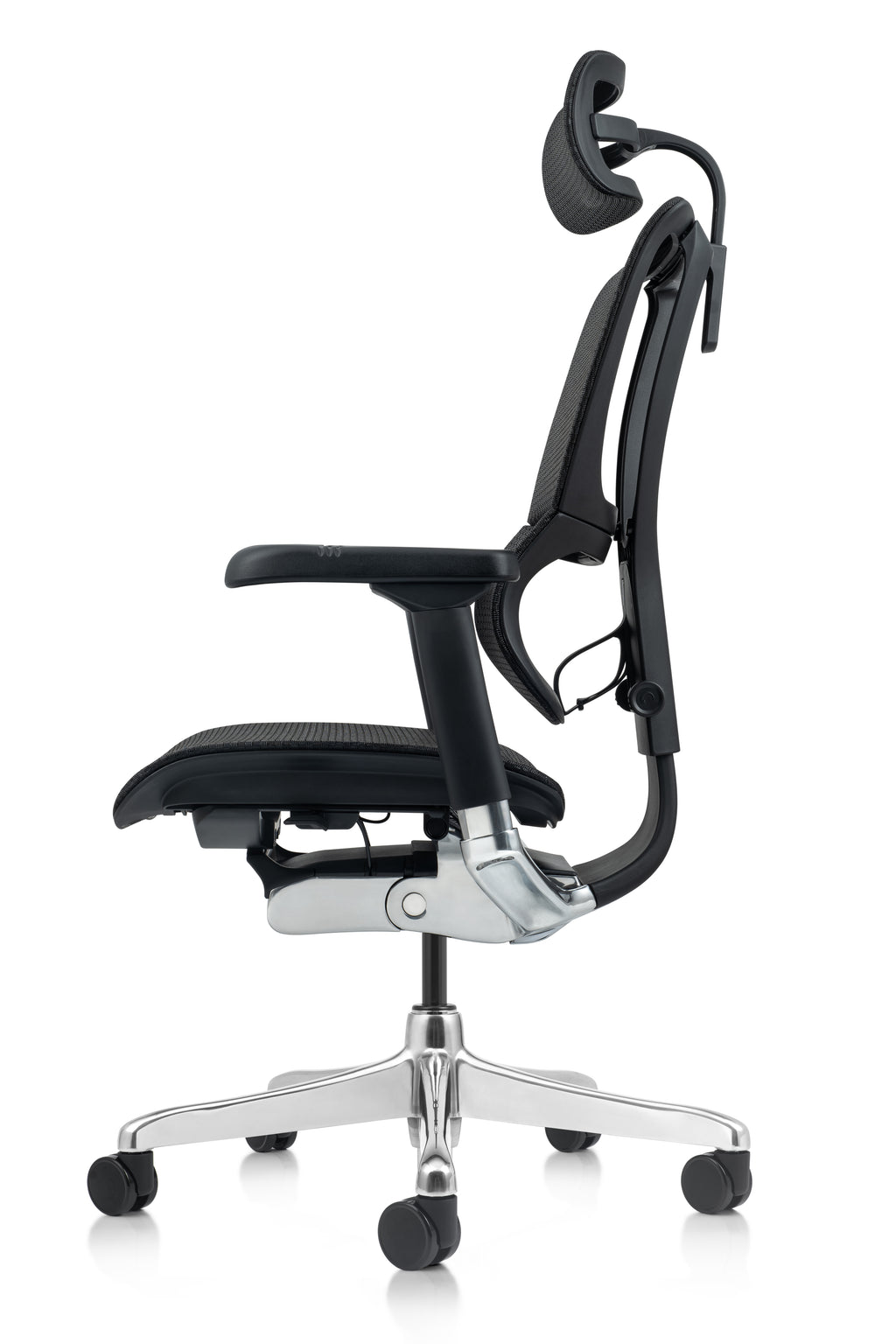 See the science of sitting with the Mirus Elite G2’s sculpted side profile, engineered to mirror your natural spinal curve and maintain healthy posture during deep recline 