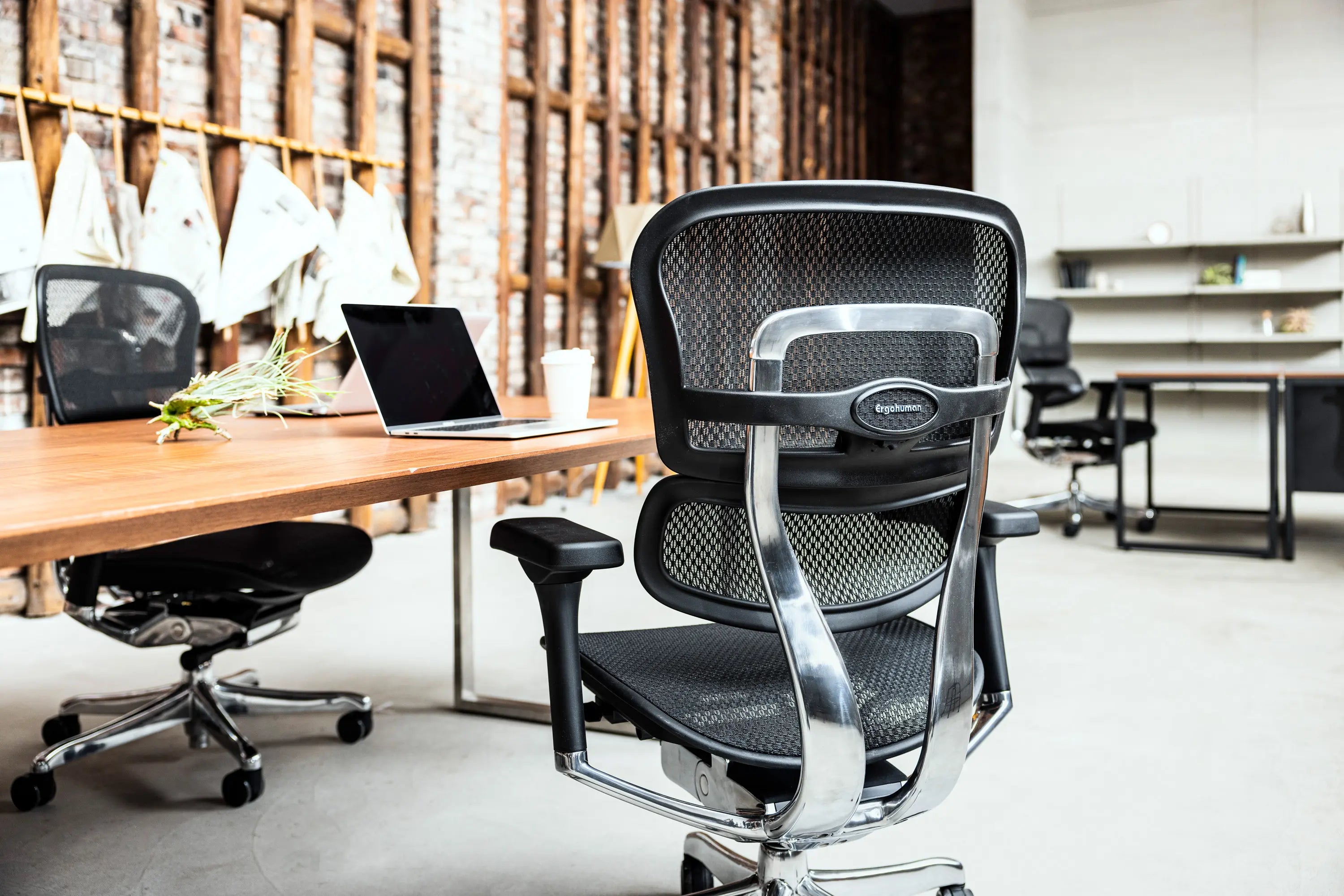 Comfort Workspace are proud to be the official UK Distributor of the globally celebrated Ergohuman, Enjoy, and Mirus office chairs. 